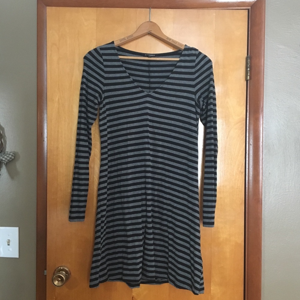 Express Dress - Picture 2 of 4